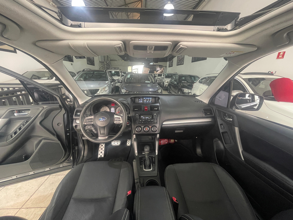 Subaru Forester Cinza