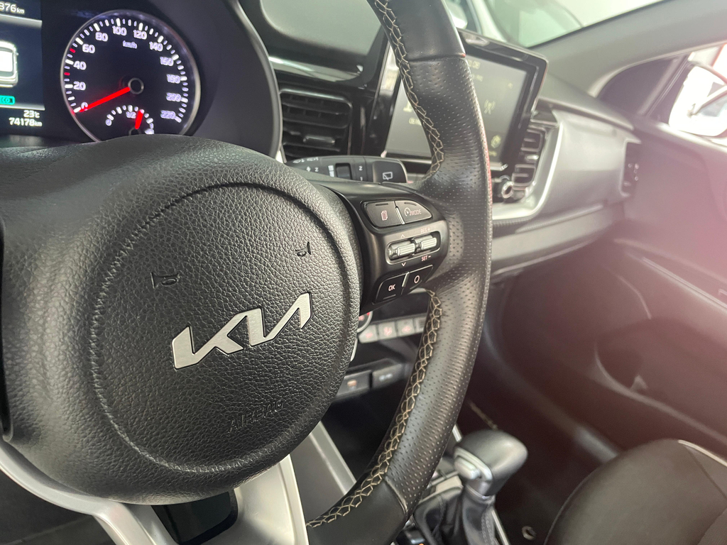 Kia Stonic Cinza