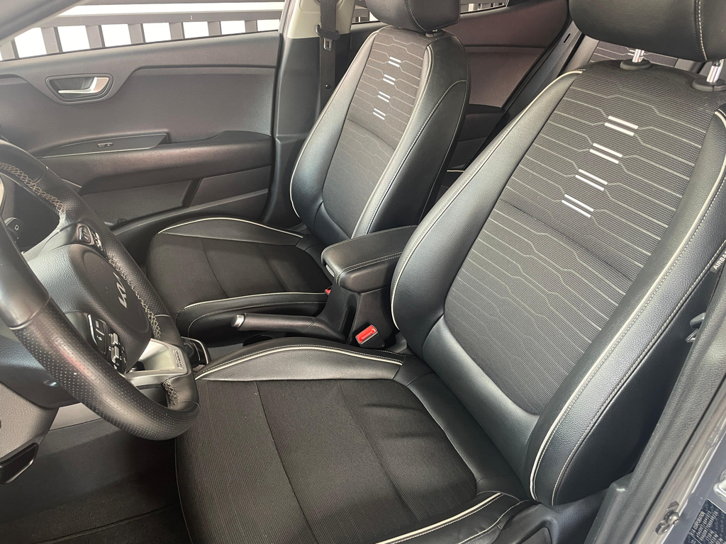 Kia Stonic Cinza