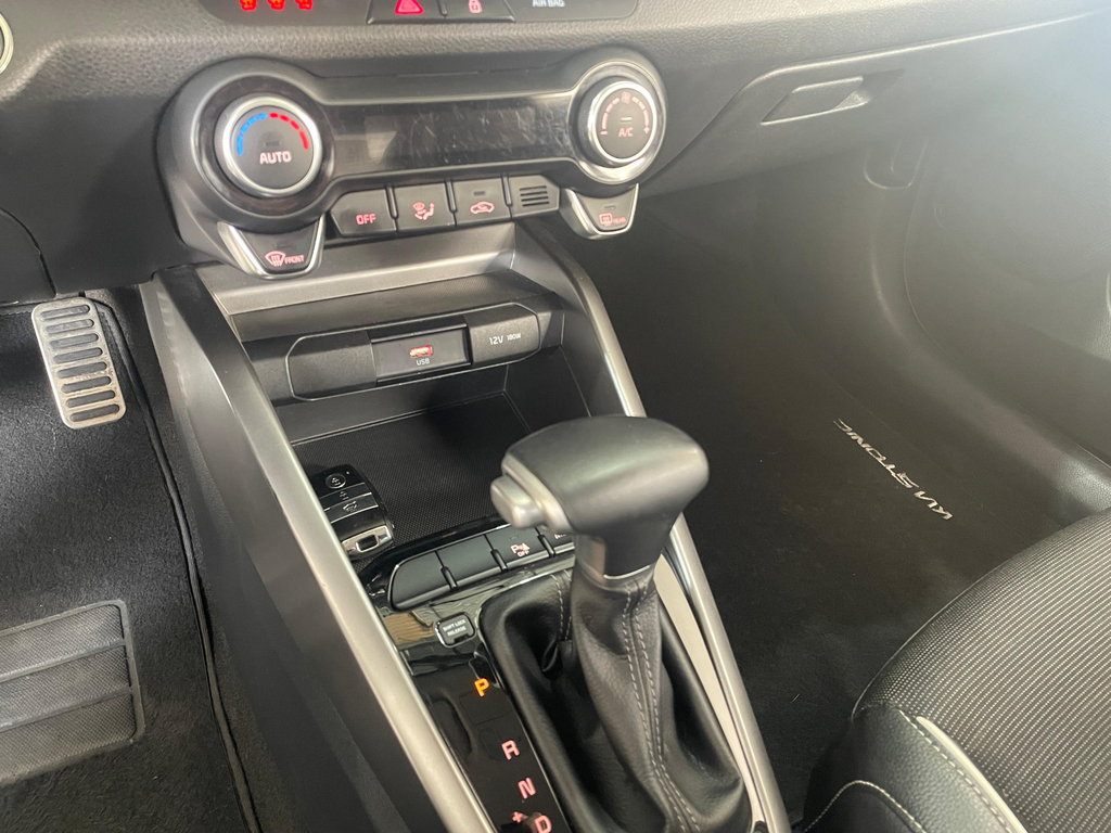 Kia Stonic Cinza