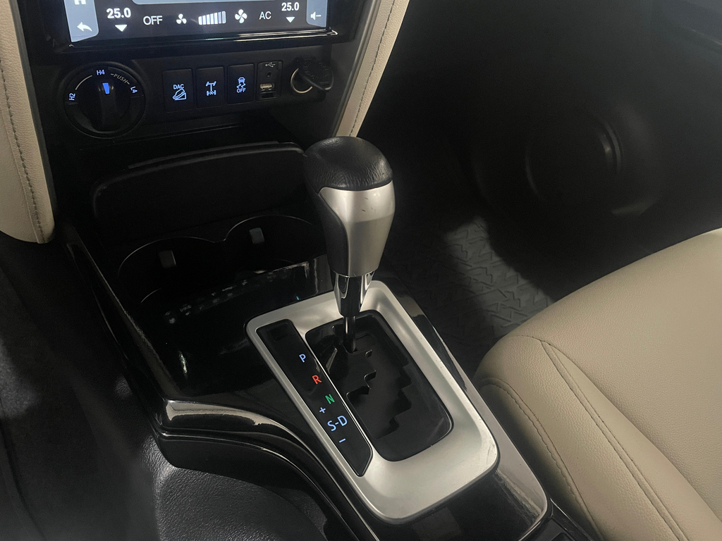 Toyota Hilux SW4 Branco