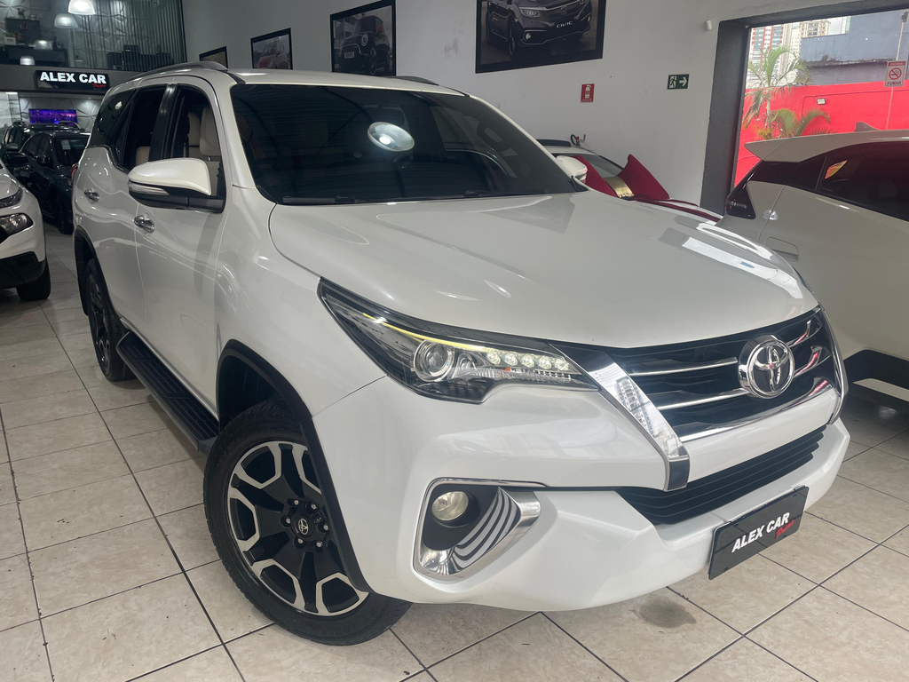 Toyota Hilux SW4 Branco