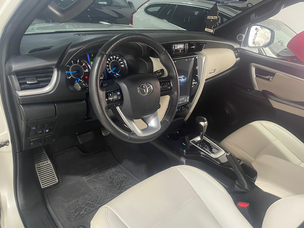 Toyota Hilux SW4 Branco