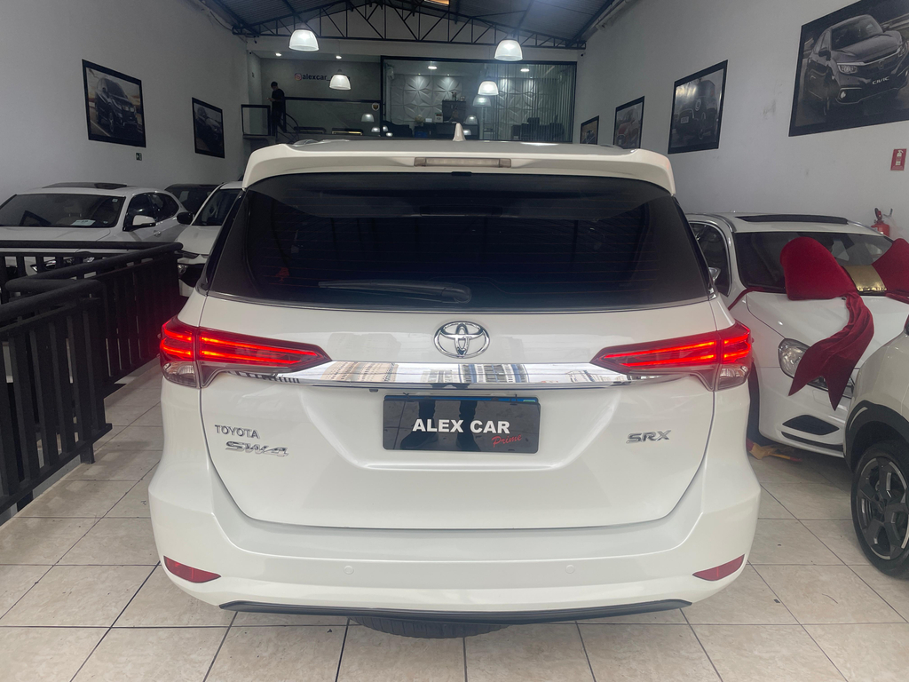 Toyota Hilux SW4 Branco