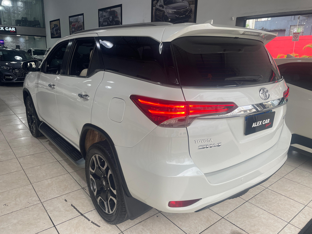 Toyota Hilux SW4 Branco