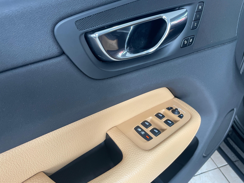 Volvo XC60 Preto
