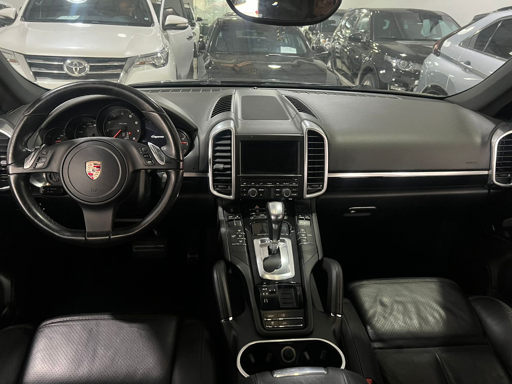 Porsche Cayenne Preto