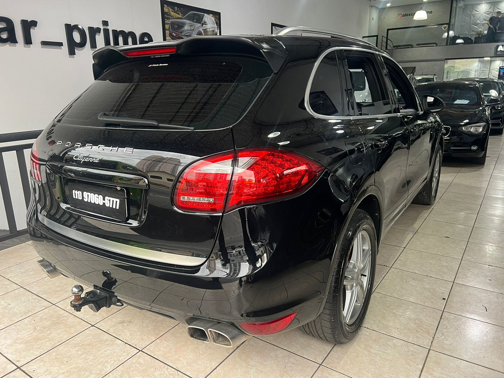 Porsche Cayenne Preto