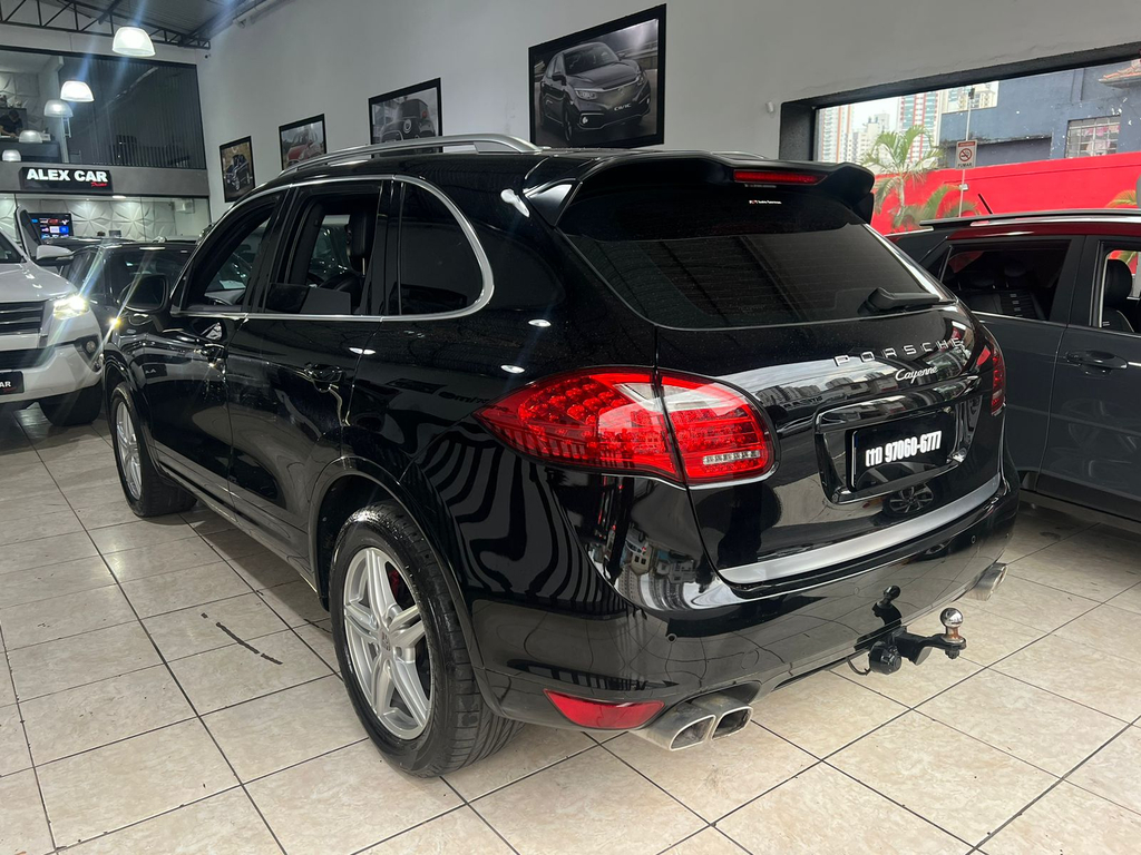 Porsche Cayenne Preto