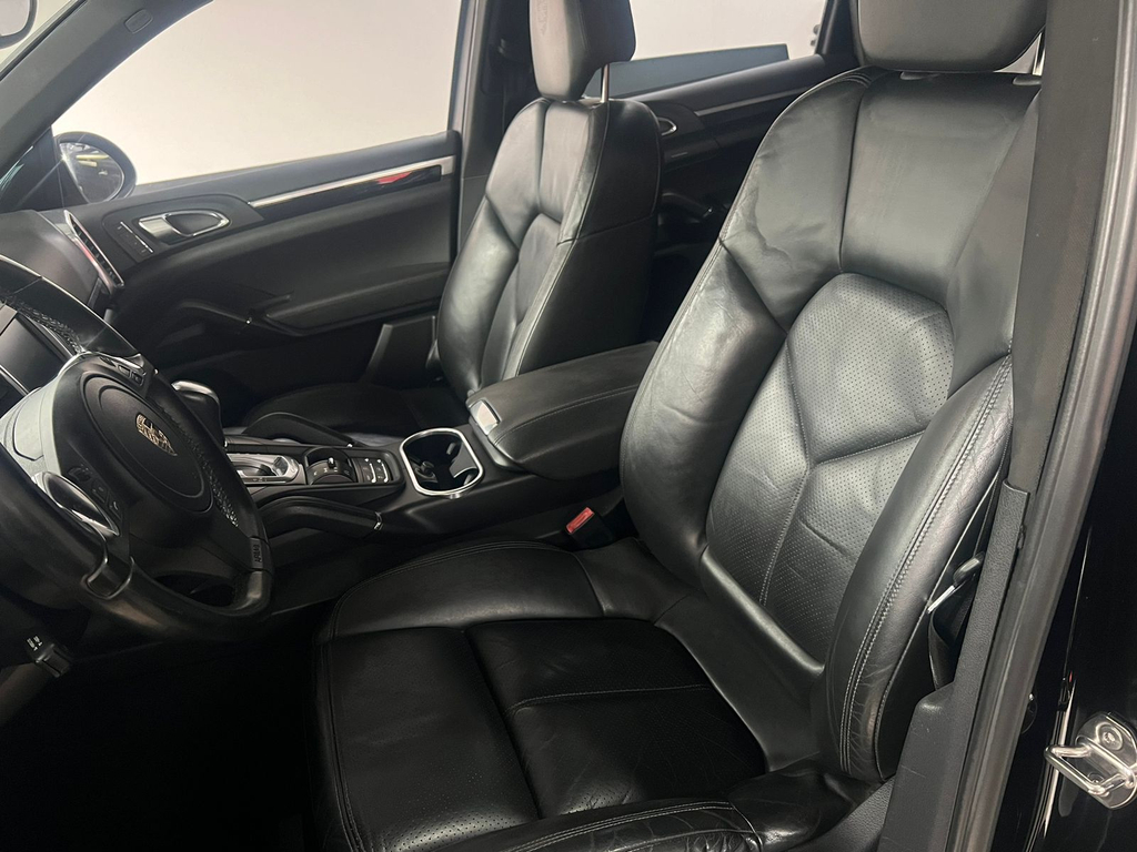 Porsche Cayenne Preto
