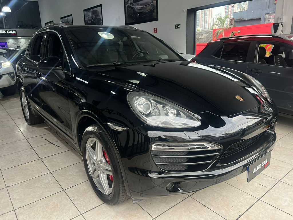 Porsche Cayenne Preto