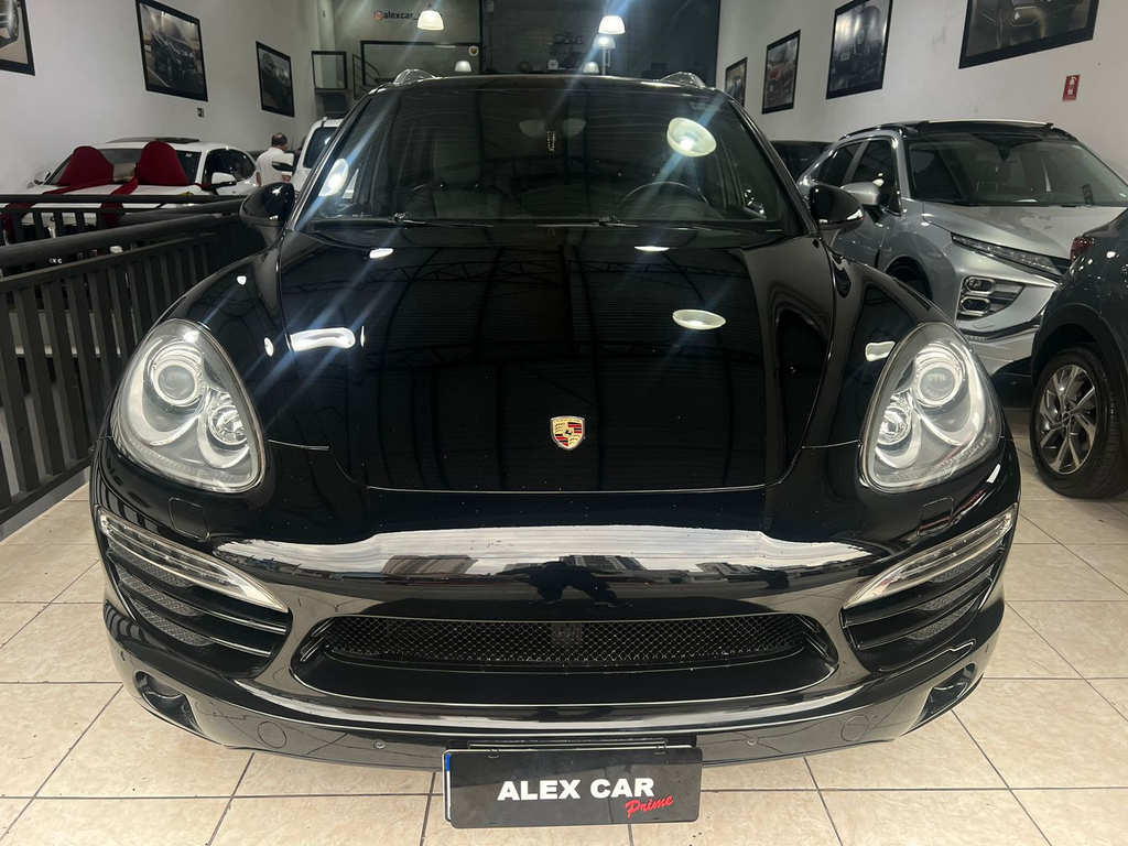 Porsche Cayenne Preto