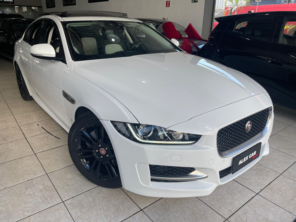 Jaguar XE Branco