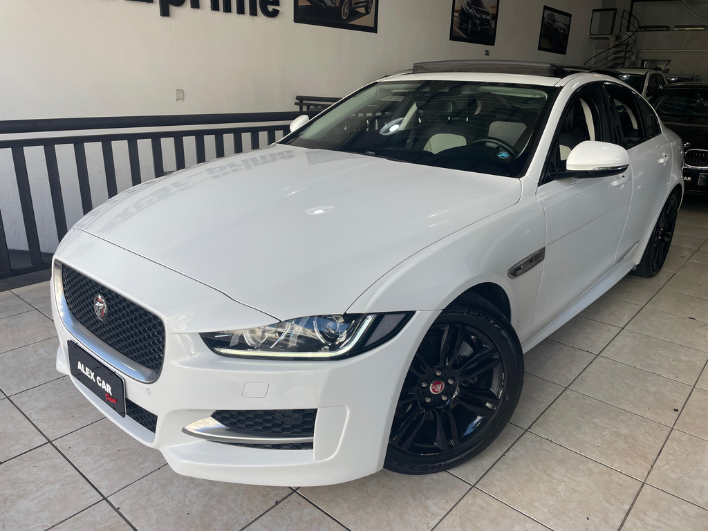 Jaguar XE Branco