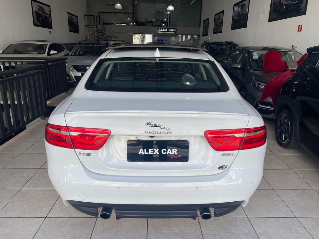 Jaguar XE Branco
