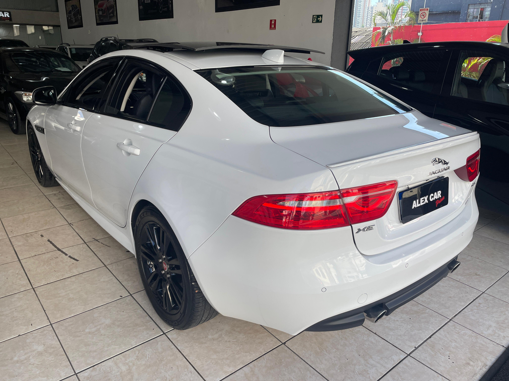 Jaguar XE Branco