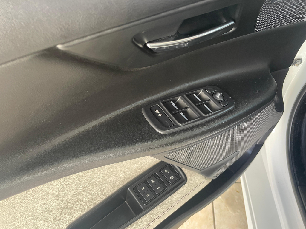 Jaguar XE Branco