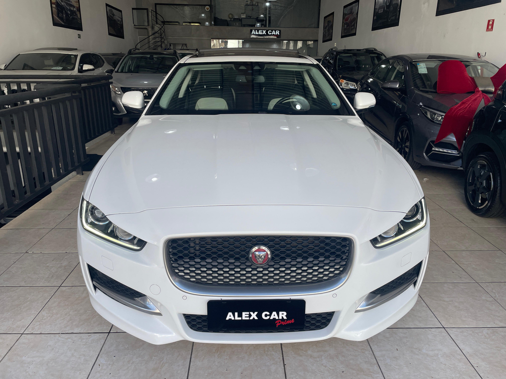 Jaguar XE Branco