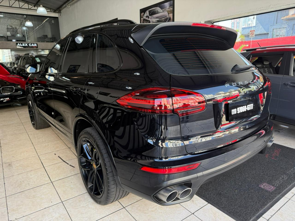 Porsche Cayenne Preto