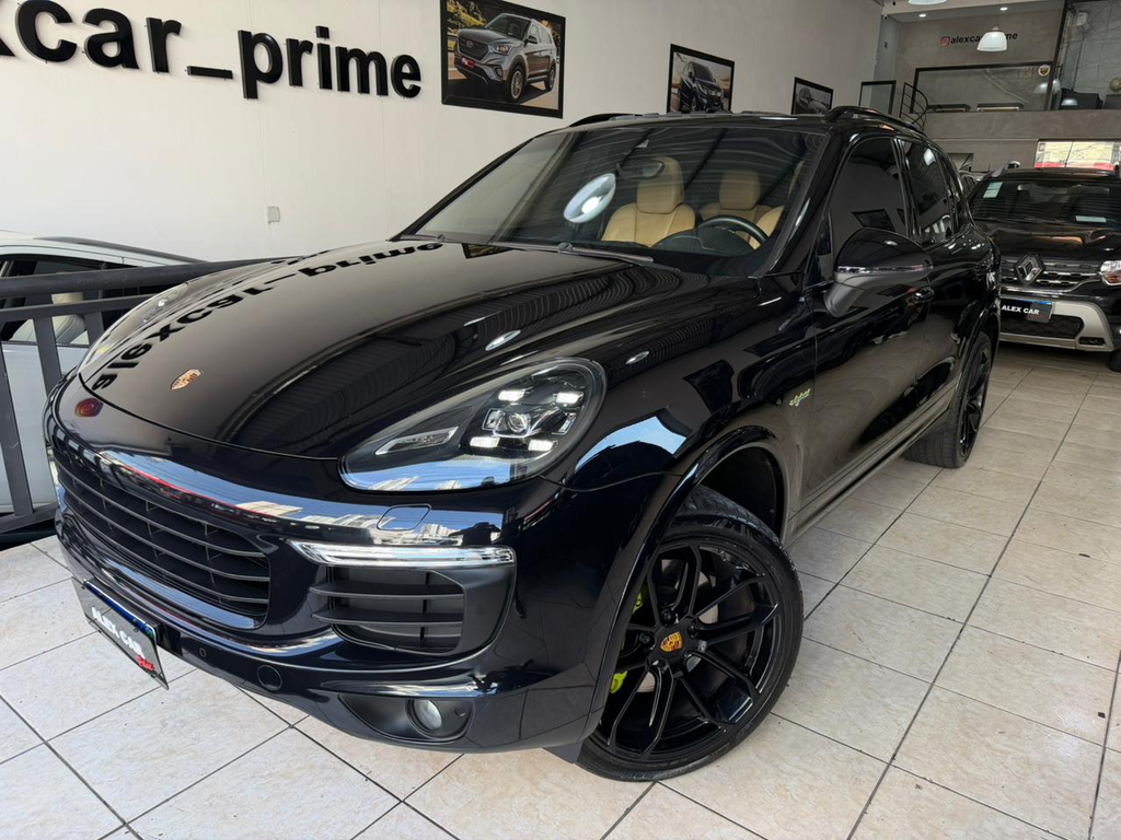 Porsche Cayenne Preto