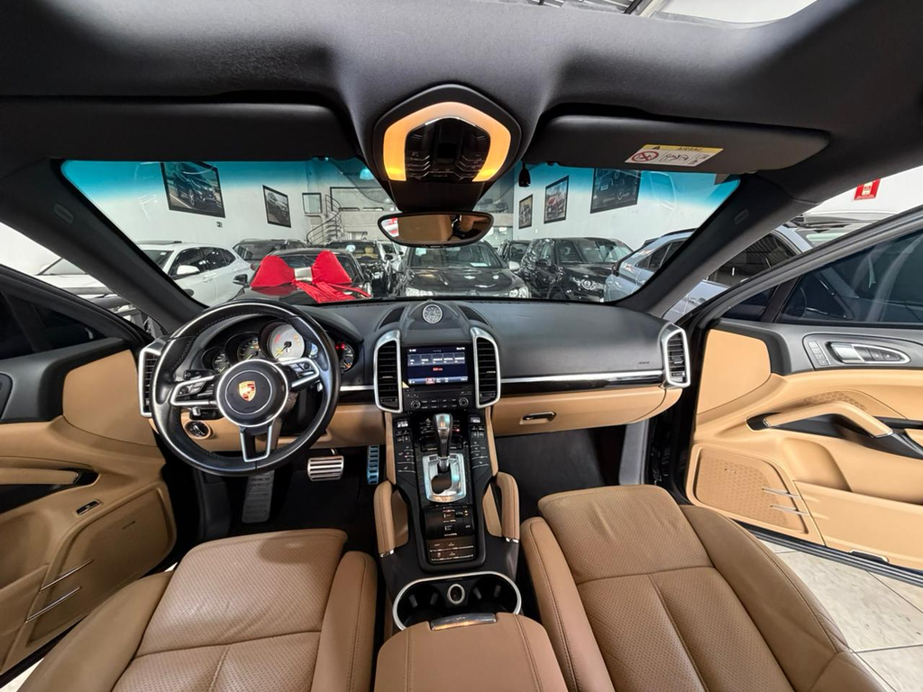 Porsche Cayenne Preto