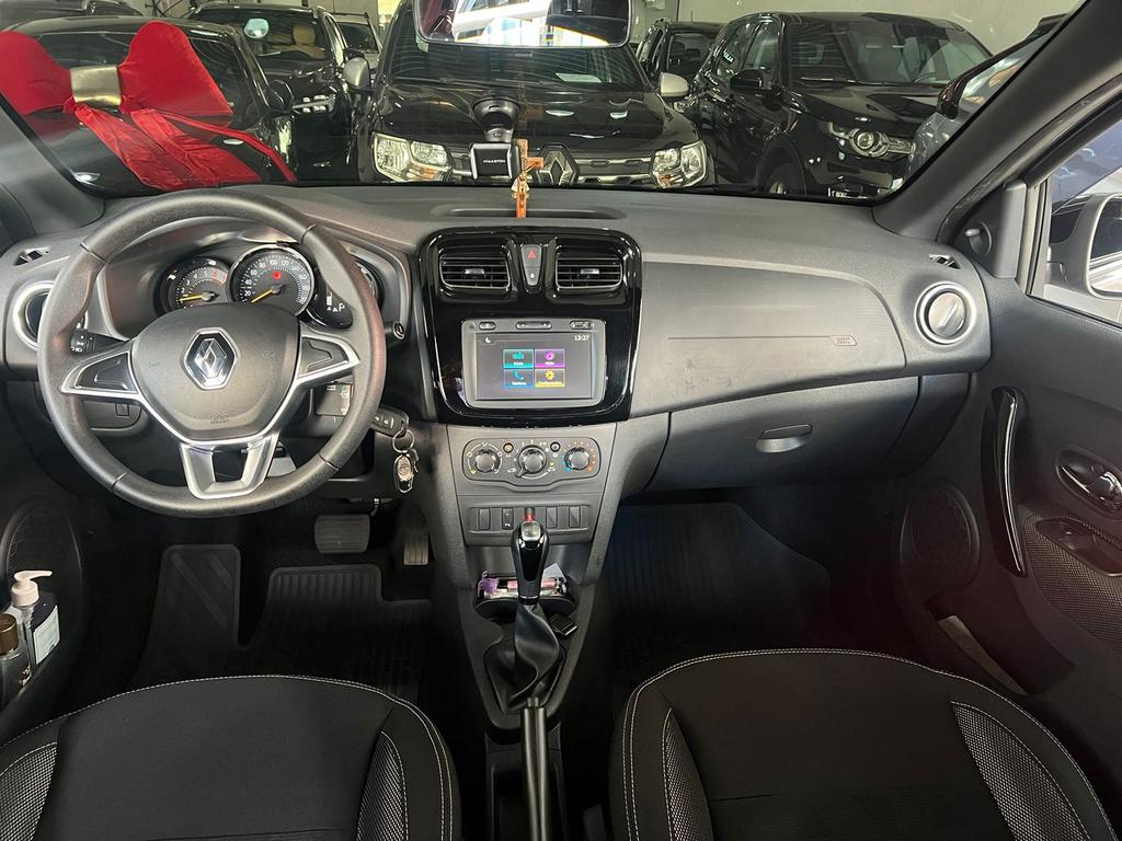 Renault Logan Cinza