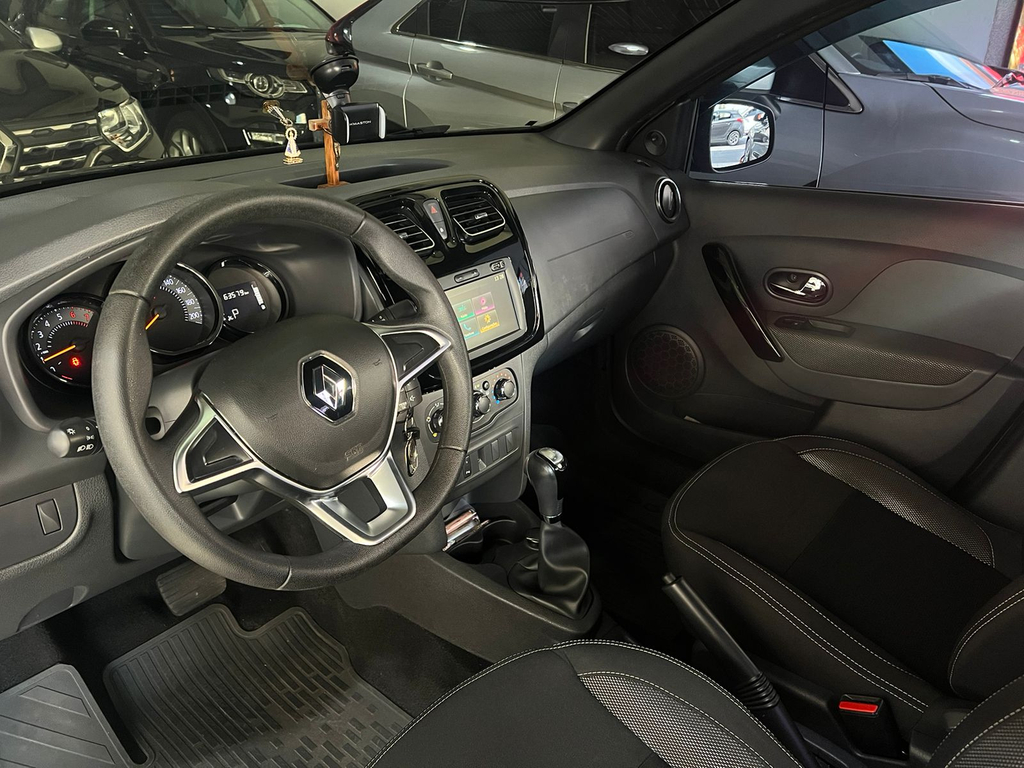 Renault Logan Cinza