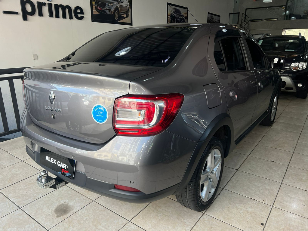 Renault Logan Cinza
