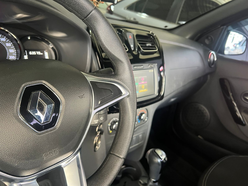 Renault Logan Cinza