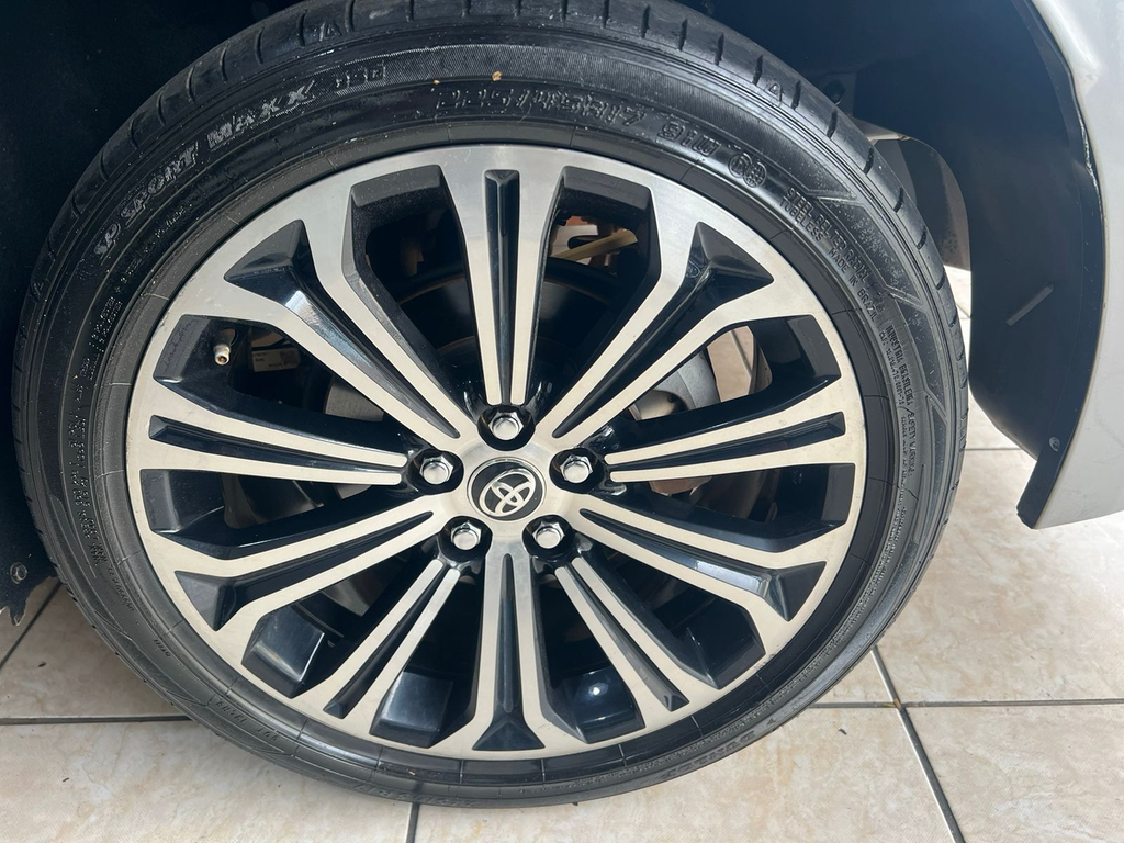 Toyota Corolla Altis Prata