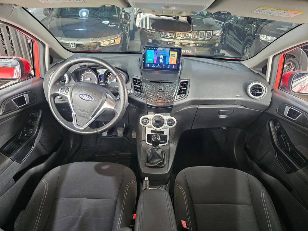 Ford Fiesta Hatch Vermelho
