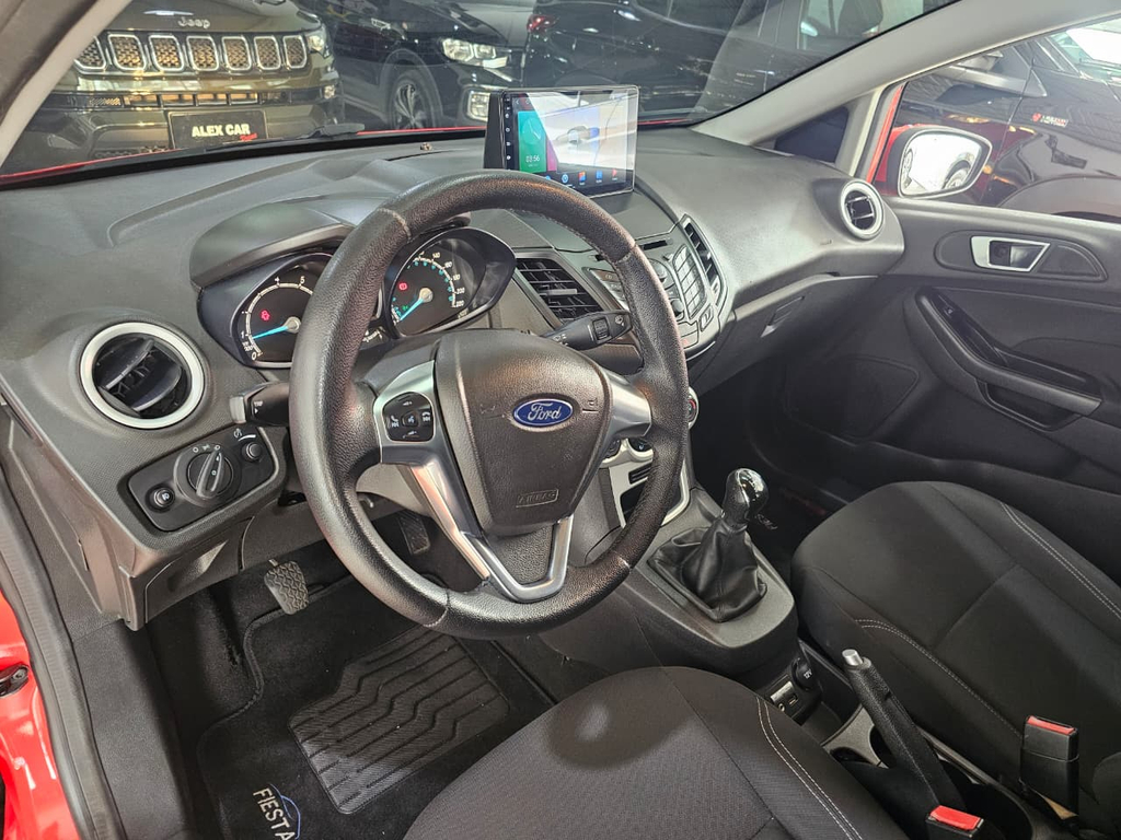 Ford Fiesta Hatch Vermelho