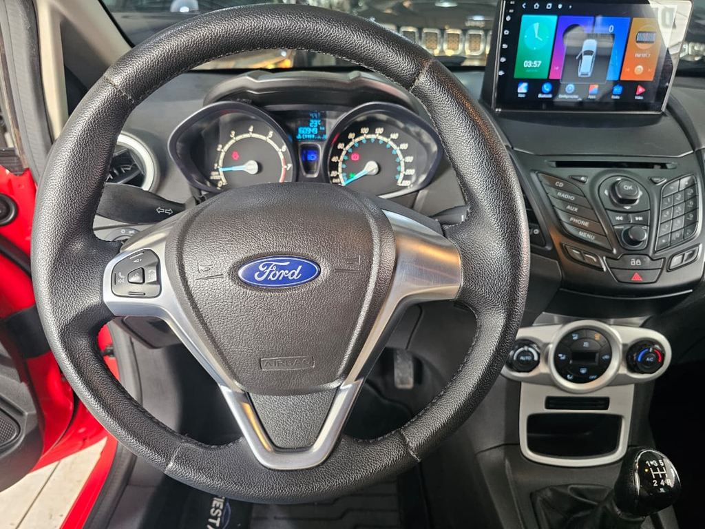 Ford Fiesta Hatch Vermelho