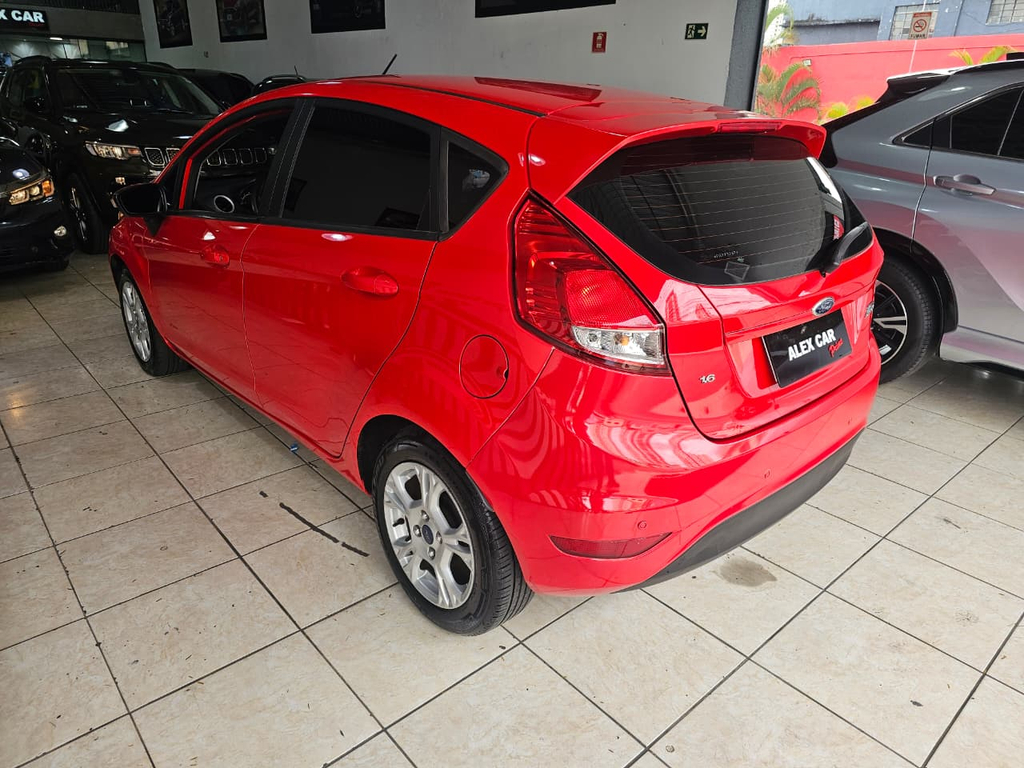 Ford Fiesta Hatch Vermelho