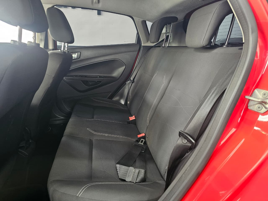 Ford Fiesta Hatch Vermelho