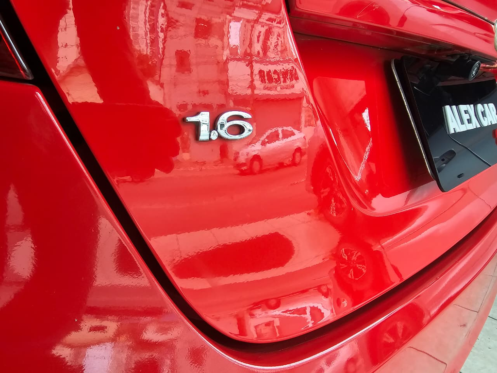 Ford Fiesta Hatch Vermelho