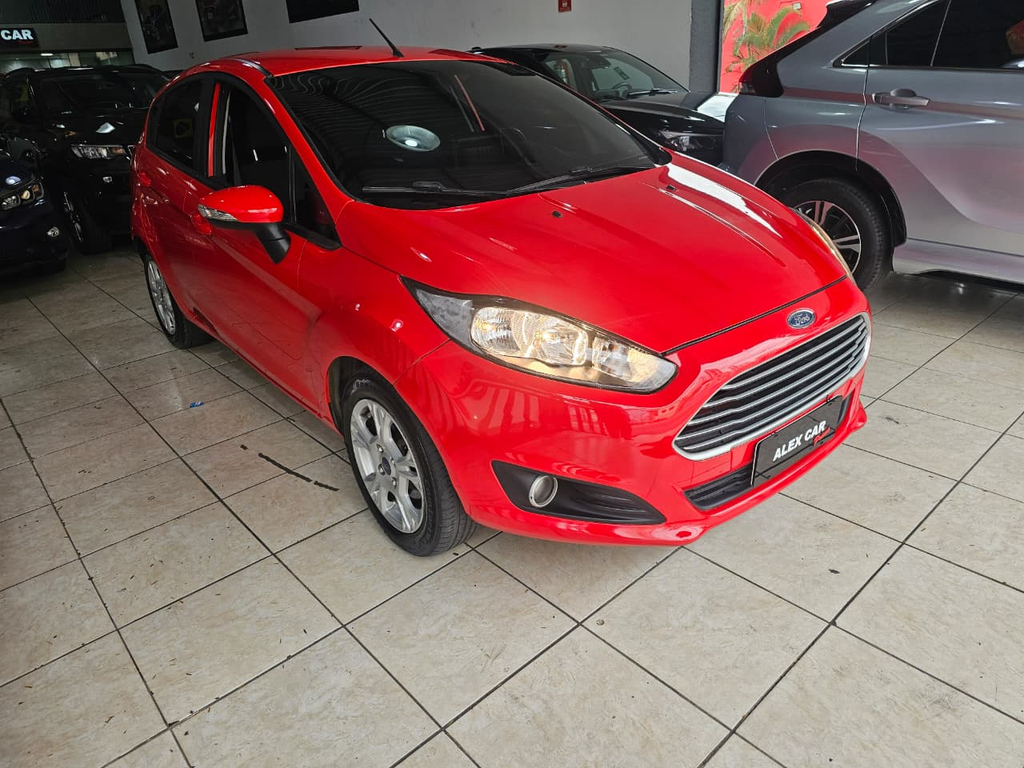 Ford Fiesta Hatch Vermelho