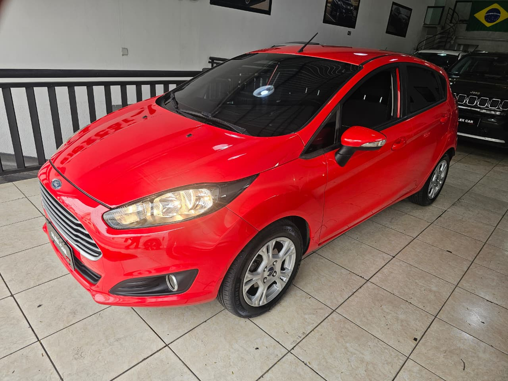Ford Fiesta Hatch Vermelho