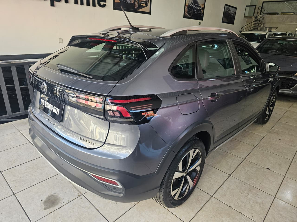 Volkswagen Nivus Cinza