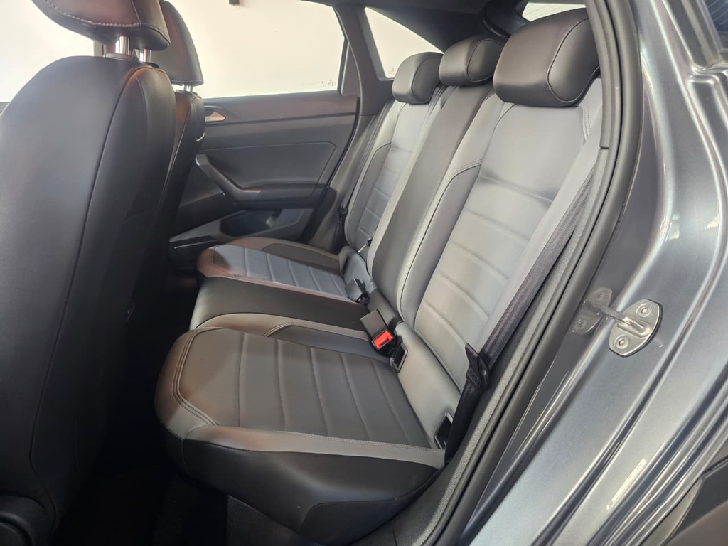 Volkswagen Nivus Cinza