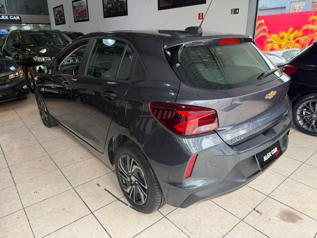 Chevrolet Onix Cinza