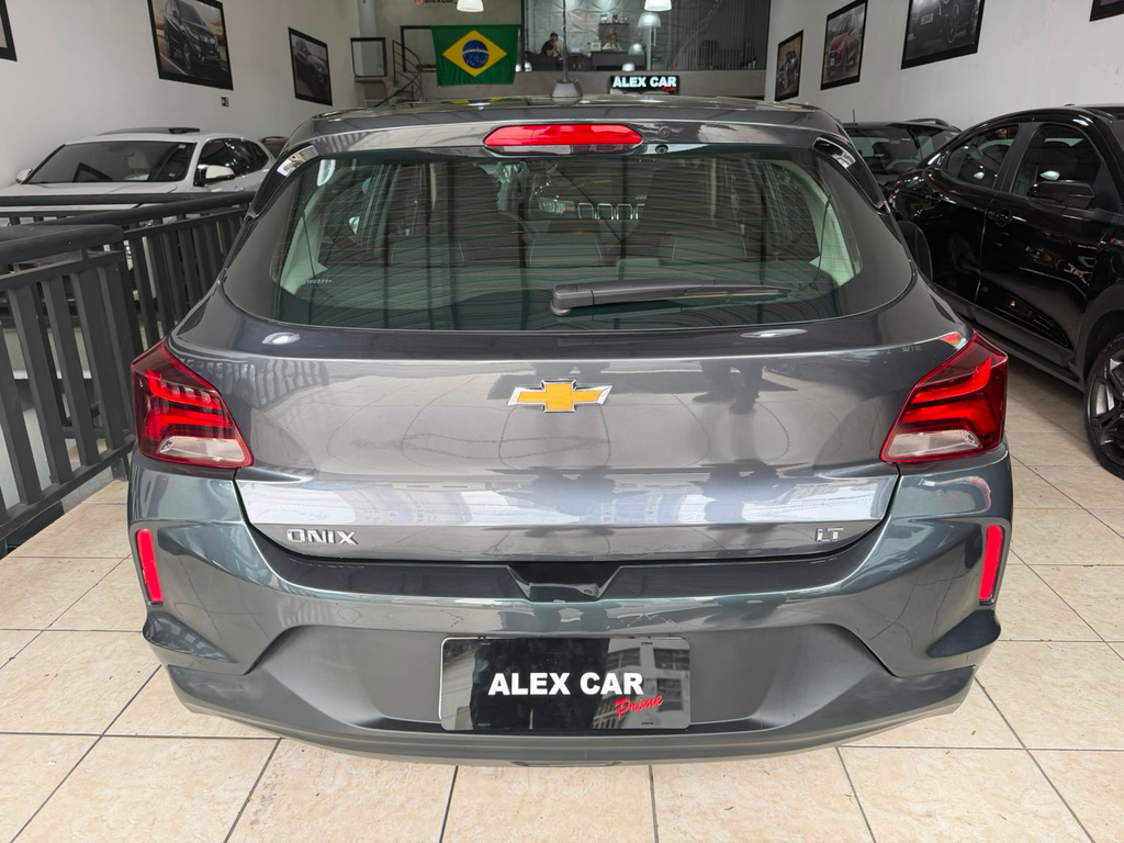 Chevrolet Onix Cinza