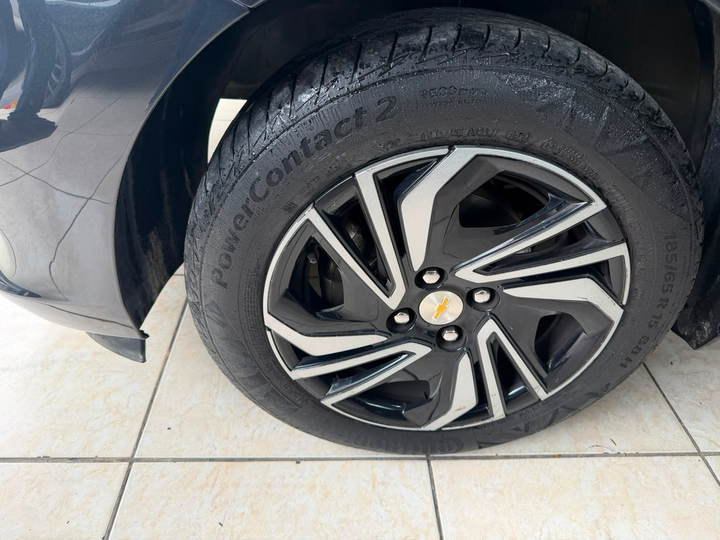 Chevrolet Onix Cinza