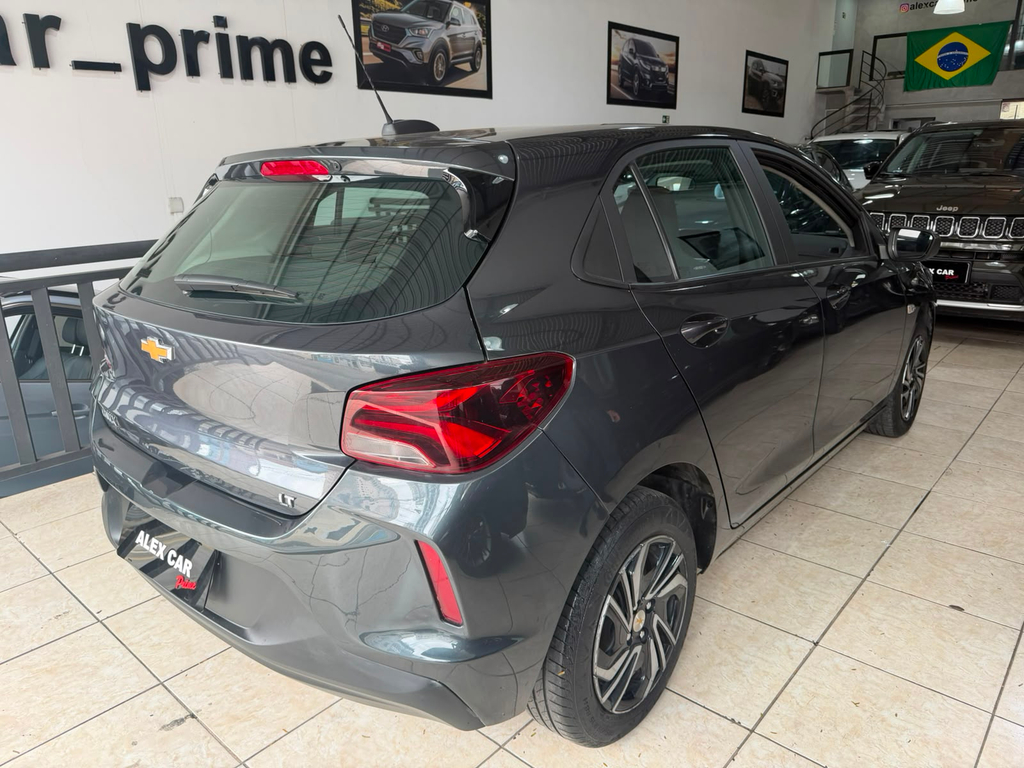 Chevrolet Onix Cinza