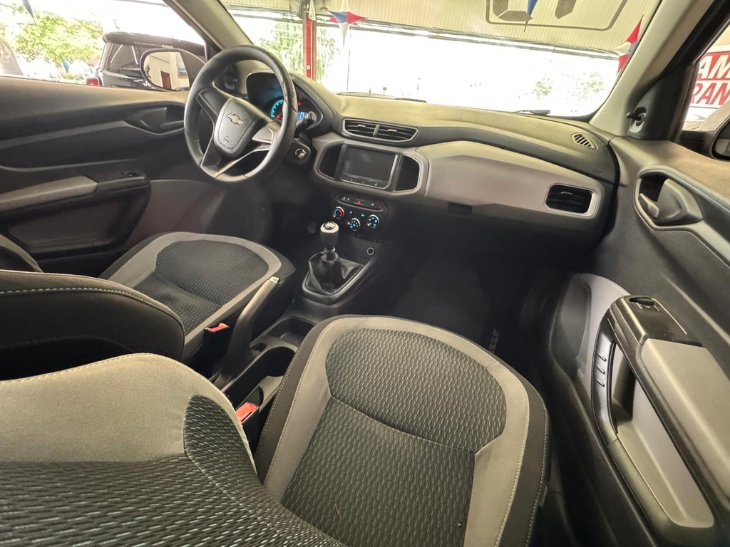 Chevrolet Onix Preto