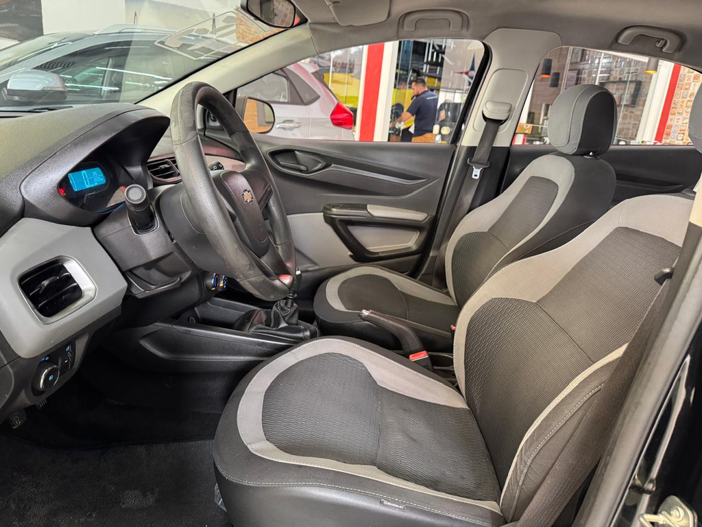 Chevrolet Onix Preto