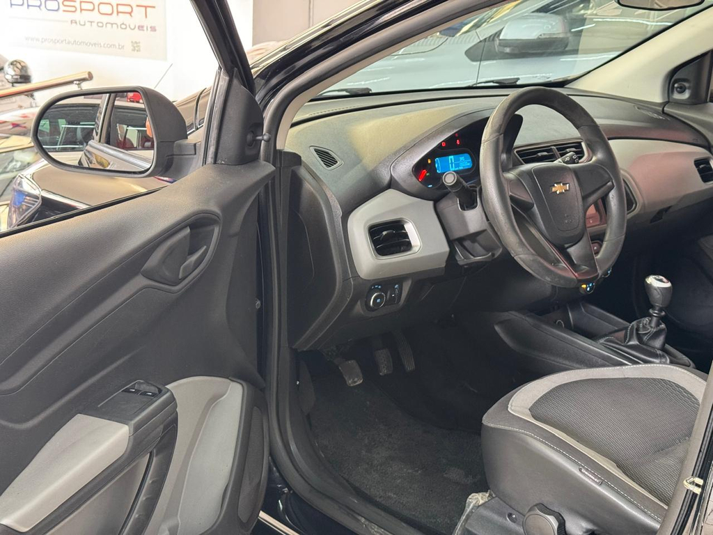Chevrolet Onix Preto
