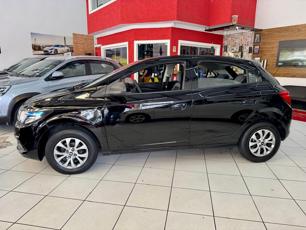 Chevrolet Onix Preto