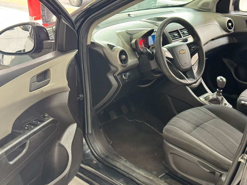 Chevrolet Sonic Preto