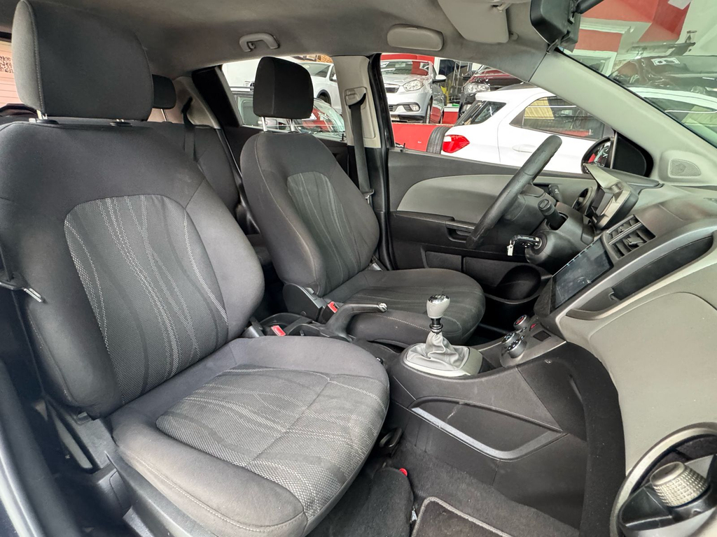 Chevrolet Sonic Preto